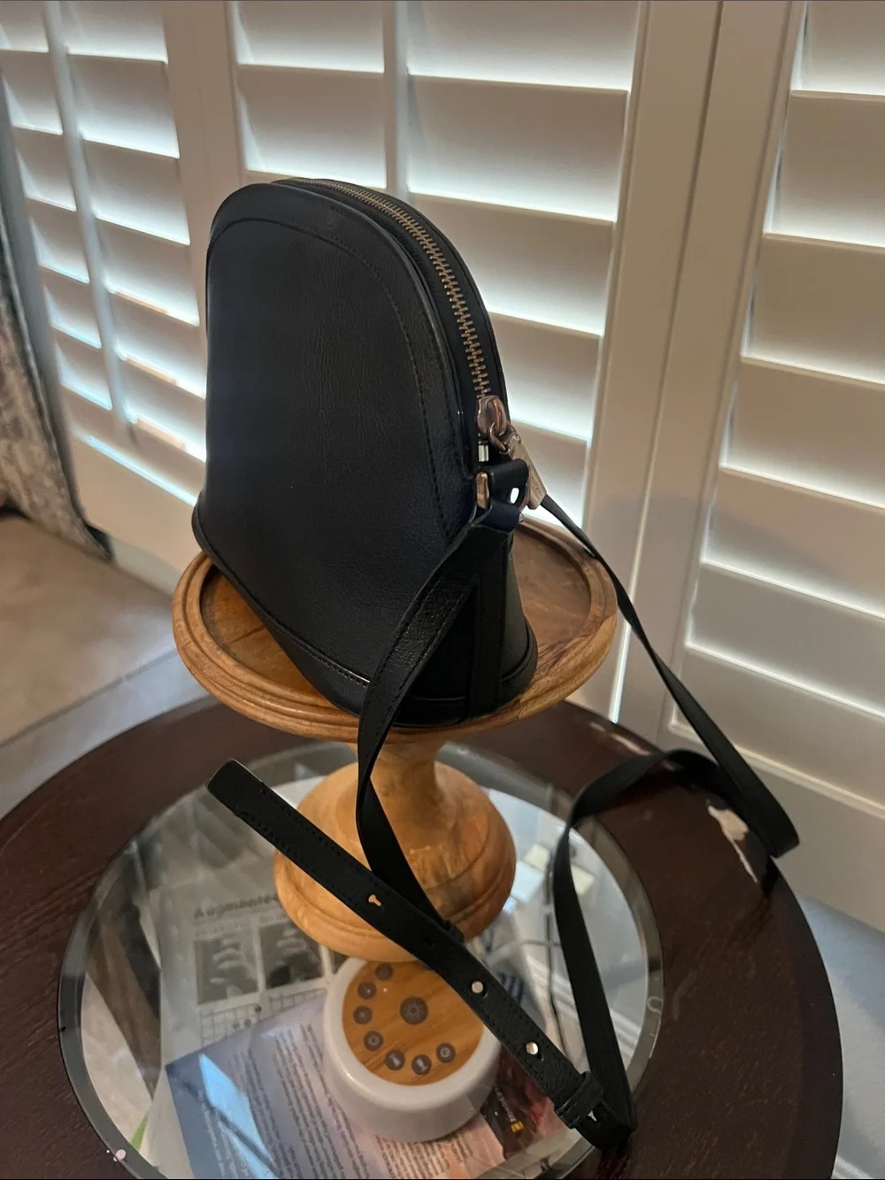 ♠️ Kate Spade, Black Pebbled Leather Dome Crossbody, EUC - Picture 2 of 10
